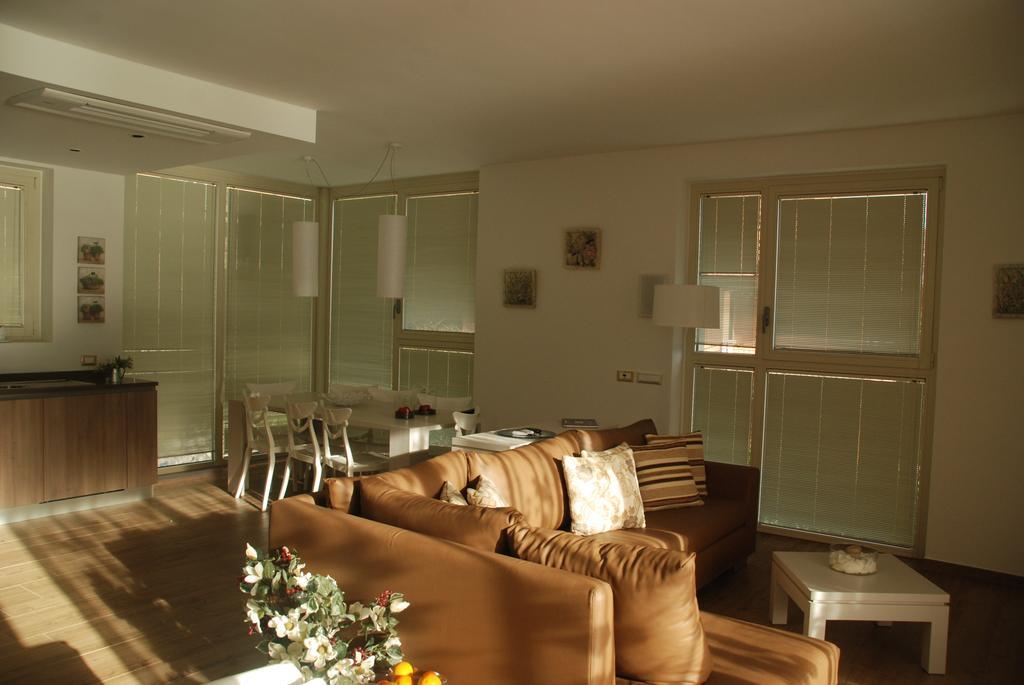 Apartmán Residenza Simona Mezzegra Pokoj fotografie