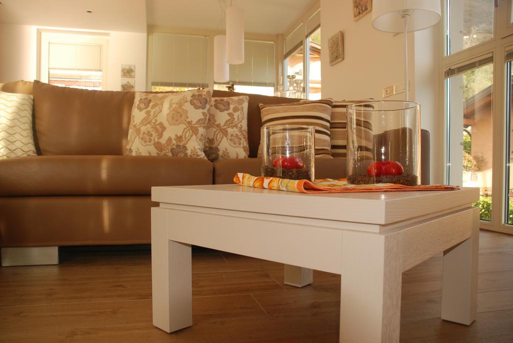 Apartmán Residenza Simona Mezzegra Pokoj fotografie