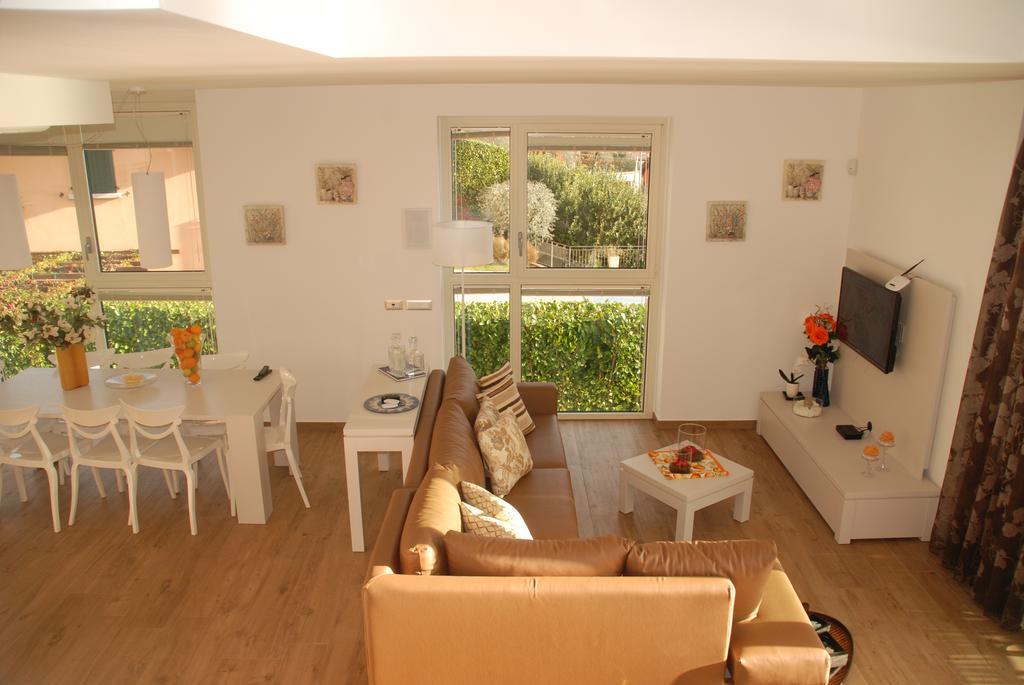 Apartmán Residenza Simona Mezzegra Pokoj fotografie