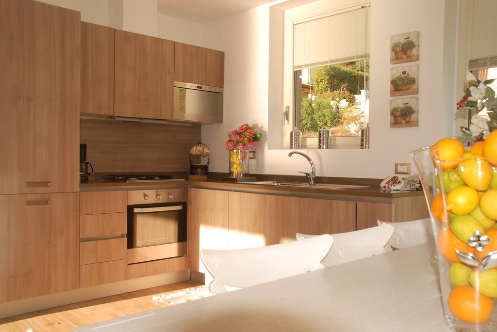 Apartmán Residenza Simona Mezzegra Pokoj fotografie