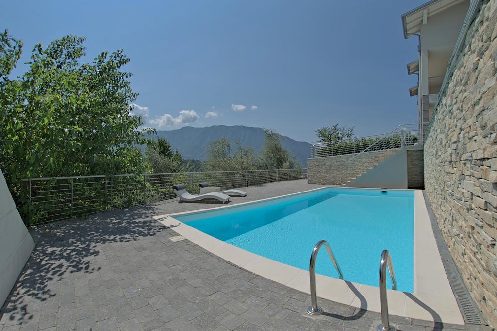 Apartmán Residenza Simona Mezzegra Pokoj fotografie
